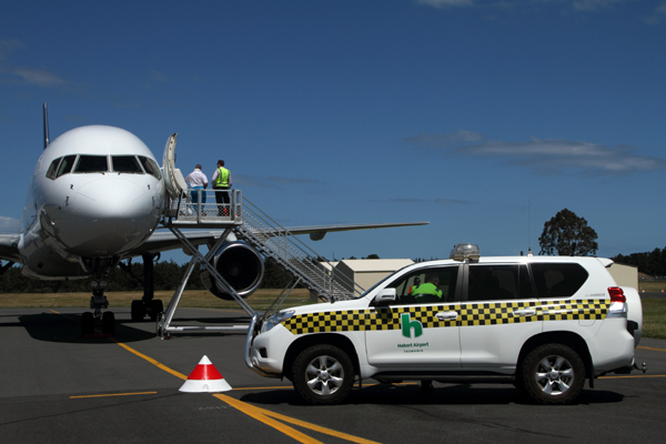 TITAN BOEING 757 200 HBA RF IMG_2278.jpg