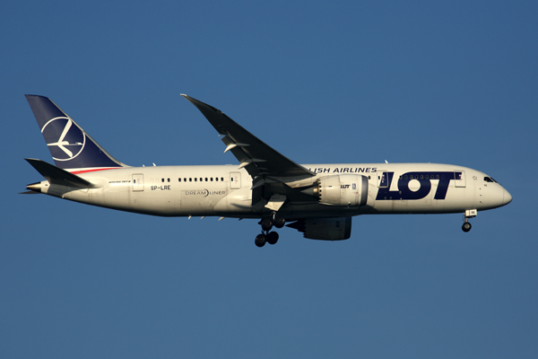 LOT BOEING 787 8 BKK RF 5K5A4592.jpg