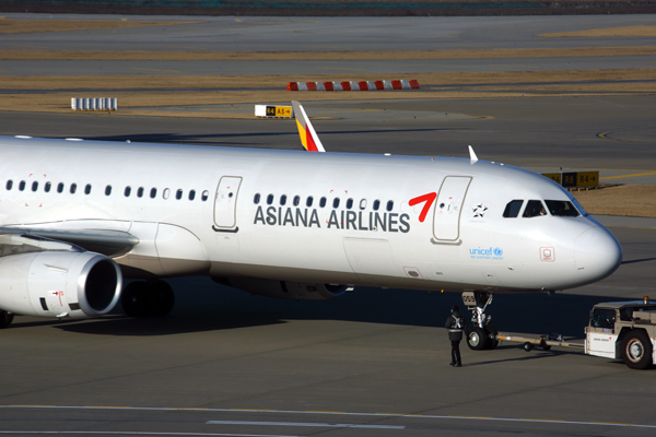 ASIANA AIRLINES AIRBUS A321 ICN RF 5K5A3744.jpg