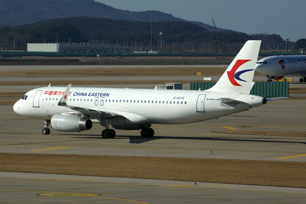 CHINA EASTERN AIRBUS A320 ICN RF 5K5A4016.jpg