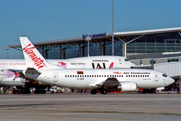 AIR VANUATU BOEING 737 300 BNE RF 1237 12.jpg