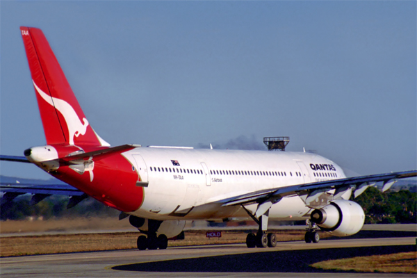 QANTAS AIRBUS A300 MEL RF 1231 36.jpg