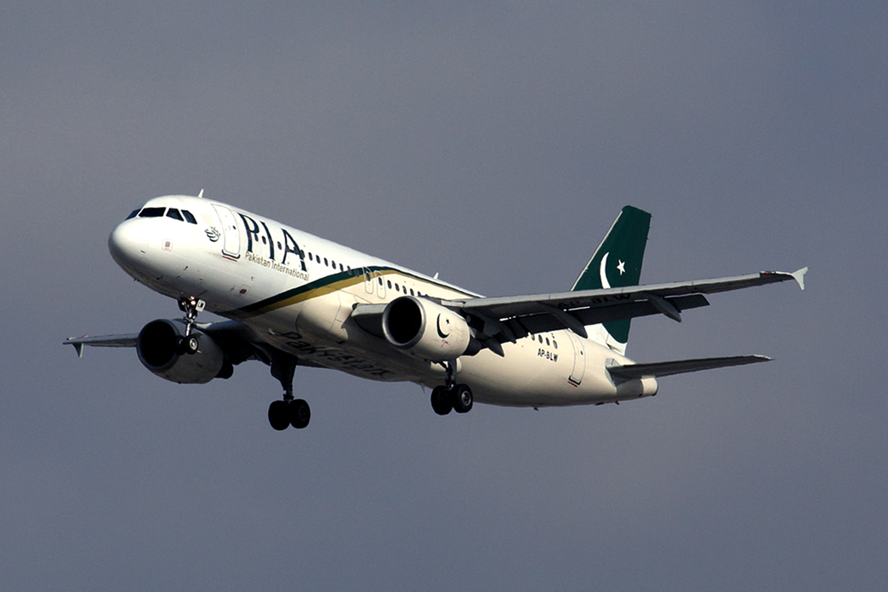 PAKISTAN PIA AIRBUS A320 DXB RF 5K5A5756.jpg