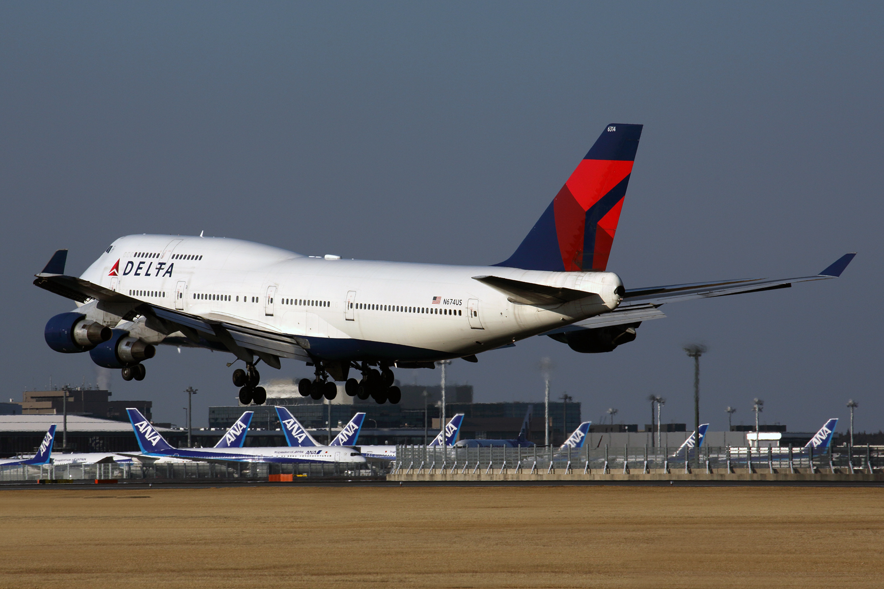 DELTA BOEING 747 400 NRT RF 5K5A5358.jpg
