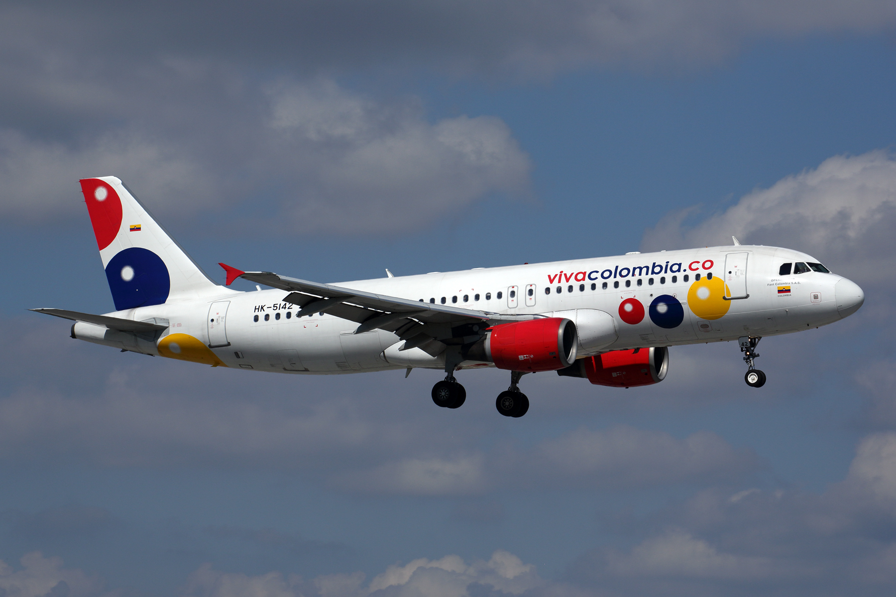 VIVA COLOMBIA AIRBUS A320 MIA RF 5K5A7053.jpg