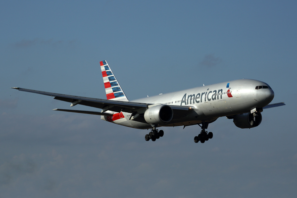 AMERICAN BOEING 777 200 MIA RF 5K5A6194.jpg