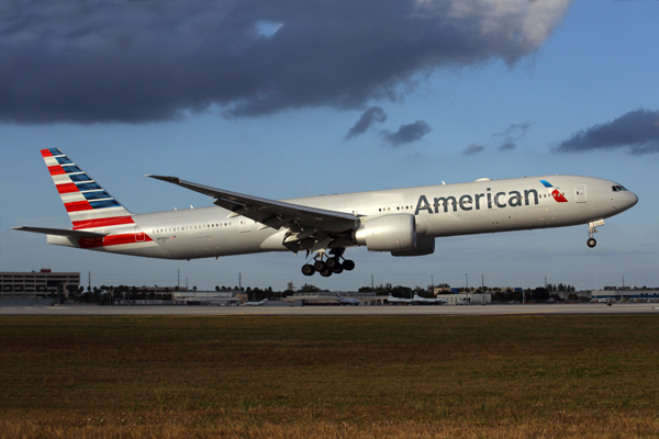 AMERICAN AIRLINES BOEING 777 300ER MIA RF 5K5A6402.jpg