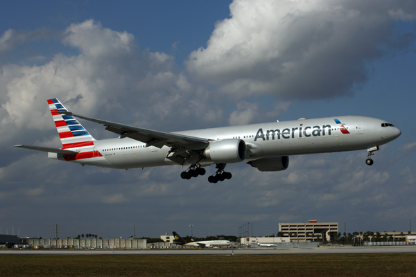 AMERICAN BOEING 777 300ER MIA RF 5K5A6754.jpg