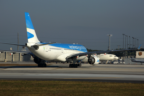 AEROLINEAS ARGENTINAS AIRBUS A330 200 MIA RF 5K5A6930.jpg