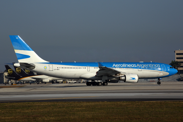 AEROLINEAS ARGENTINAS AIRBUS A330 200 MIA RF 5K5A6942.jpg