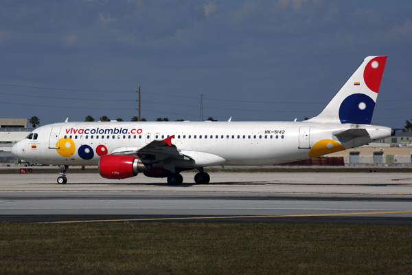 VIVA COLOMBIA AIRBUS A320 MIA RF 5K5A7083.jpg