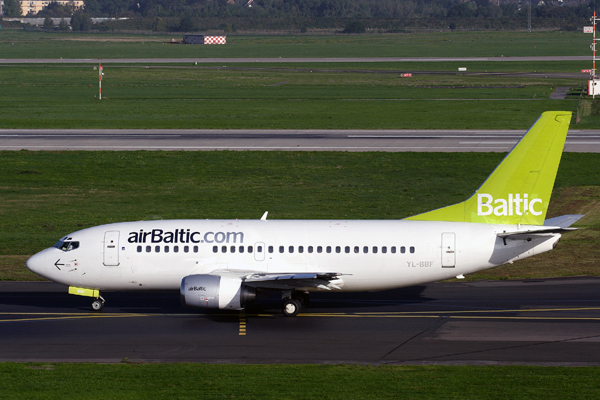 AIR BALTIC BOEING 737 500 DUS RF IMG_6652.jpg