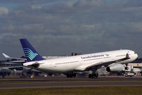 GARUDA INDONESIA AIRBUS A330 300 SYD RF 1576 28