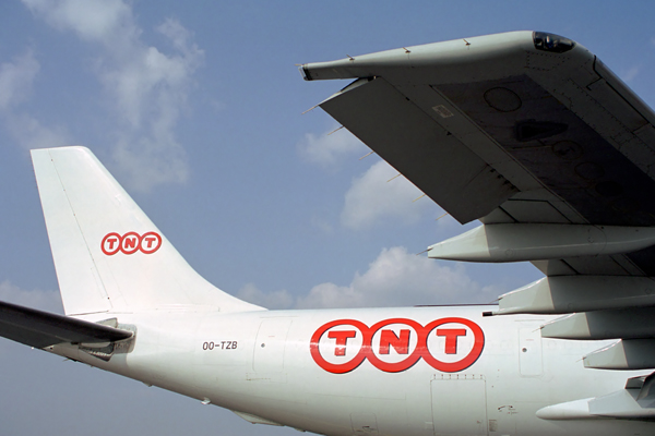 TNT AIRBUS A300F HEL RF 1645 5