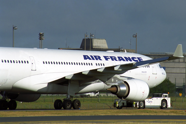 AIR FRANCE AIRBUS A330 200 CDG RF 1861 11 jpg.jpg