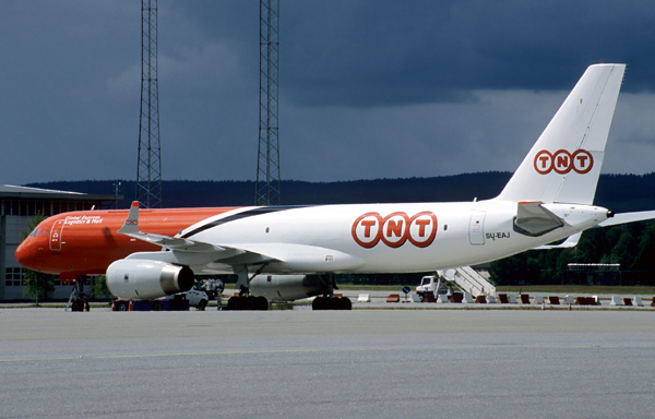 TNT TUPOLEV TU204F OSL RF 1856 16.jpg