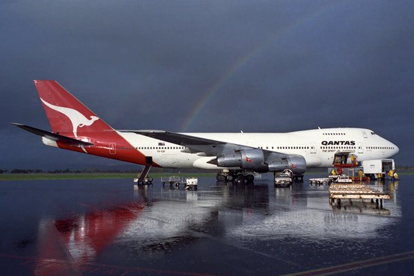 QANTAS BOEING 747 200 HBA RF 227 27.jpg