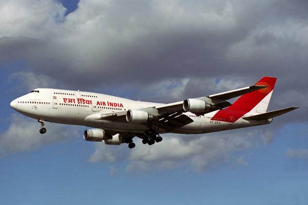 AIR INDIA BOEING 747 300 LHR RF 462 4.jpg