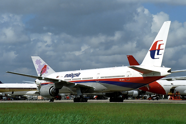 MALAYSIA BOEING 777 200 BNE RF 1335 20.jpg