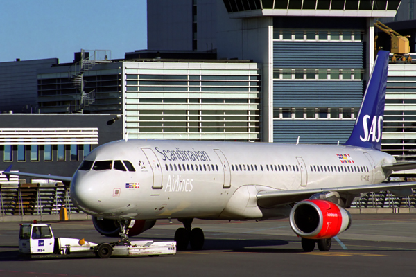 SAS AIRBUS A321 CPH RF 1767 22.jpg