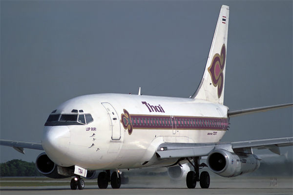 THAI BOEING 737 200 BKK RF 555 4.jpg