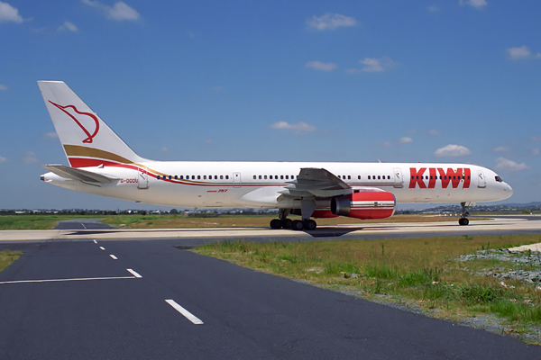 KIWI BOEING 757 200 BNE RF 980 9.jpg