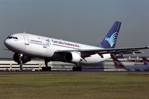 GARUDA INDONESIA AIRBUS A300 600R SYD RF 415 24.jpg