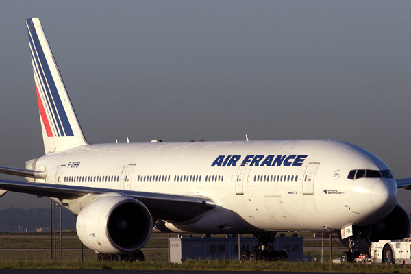 AIR FRANCE BOEING 777 200 CDG RF IMG_2978.jpg