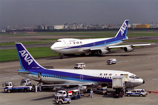 ANA AIRCRAFT HND RF 425 3.jpg