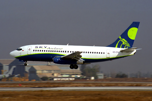 SKY AIRLINE BOEING 737 200 SCL RF 1742 3.jpg