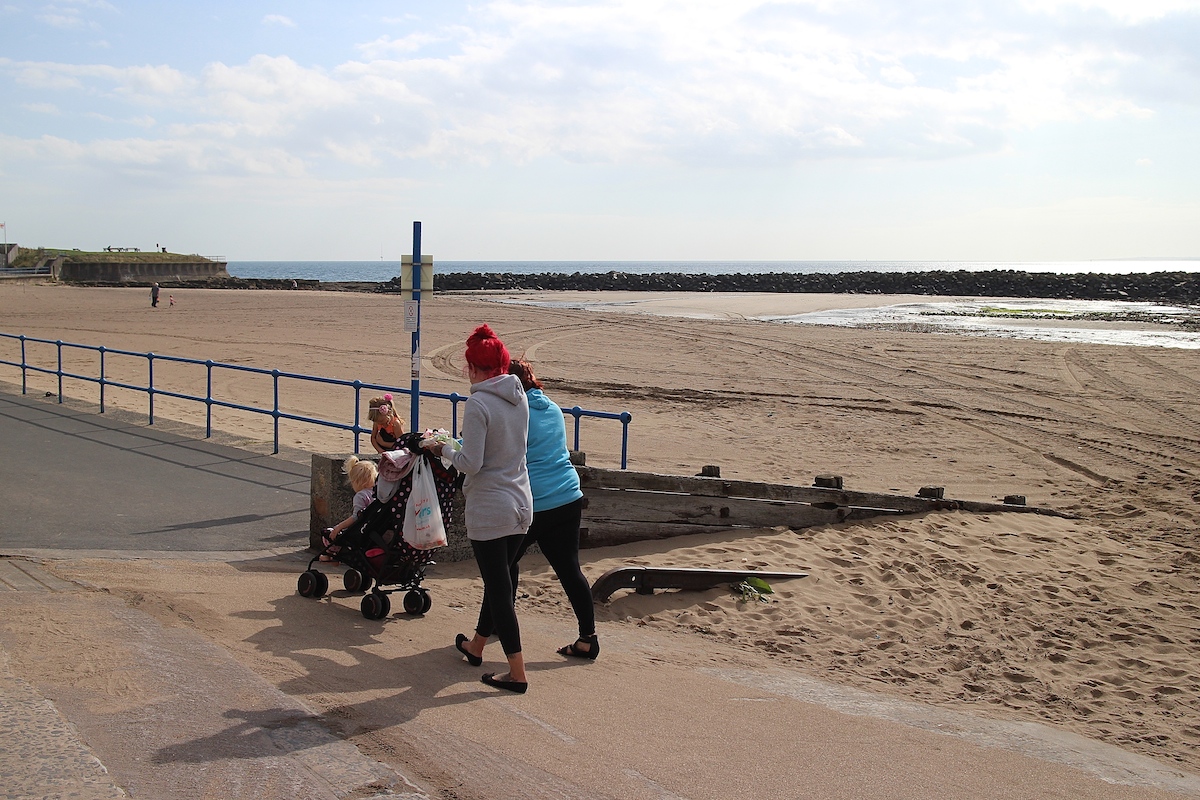 A stroll at Newbiggin Bay
