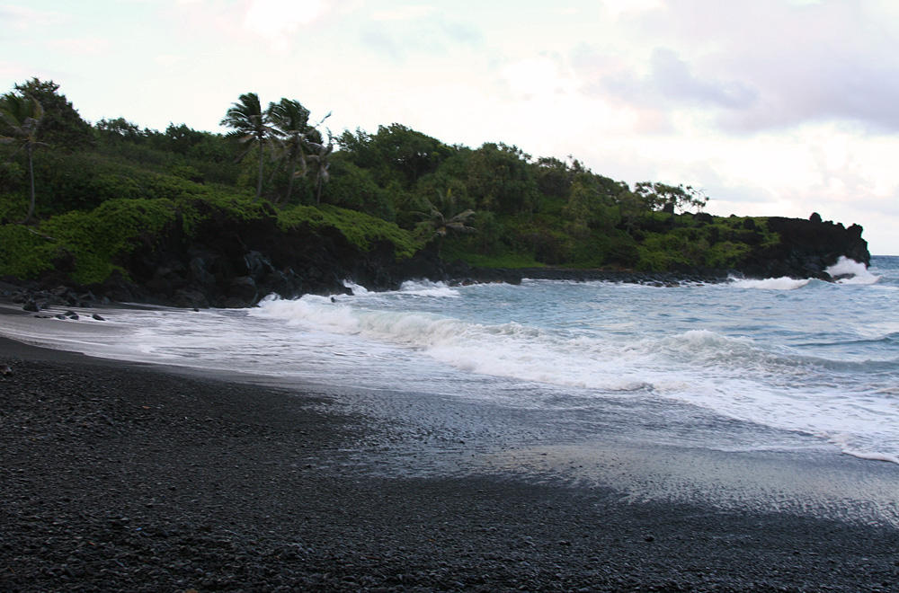 Waianapanapa - Black Sand Beach