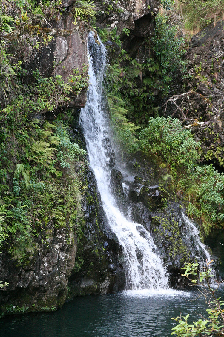 Waianapanapa - Waterfall