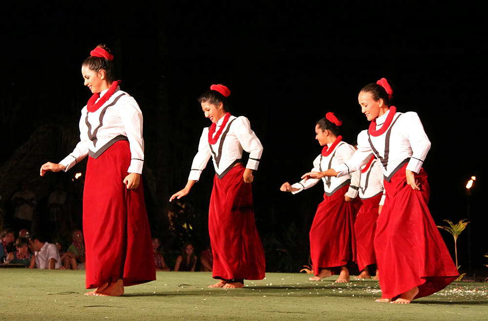 Old Lahaina Luau - Hula Girls