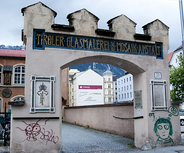 Tiroler Glasmalerei Und Mosaik Anstalt