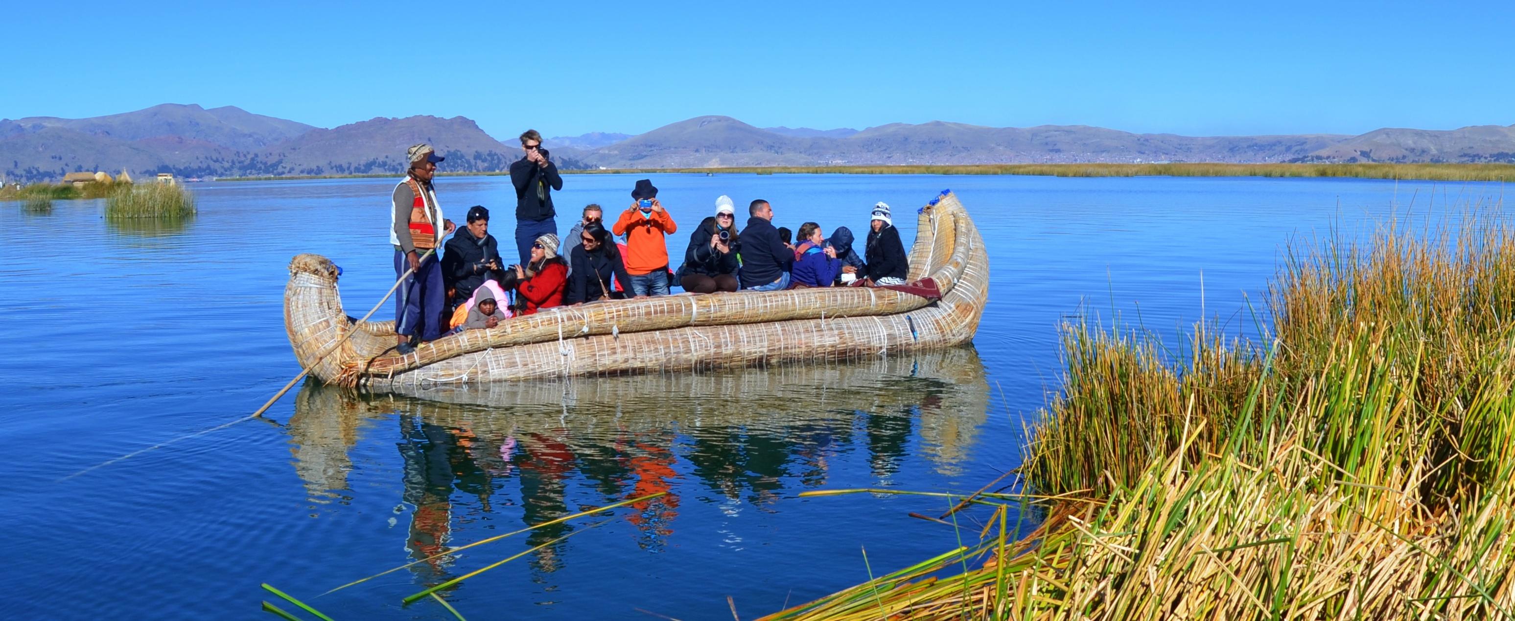 Turistas en Titicaca
