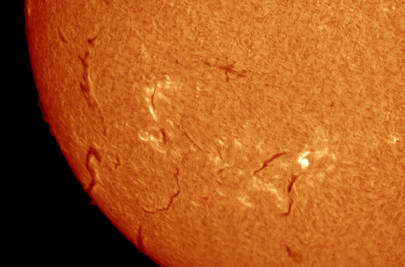 AR1838 AND FILAMENTS 8th SEPTEMBER 2013 09.24amGMT MICK NICHOLLS.jpg