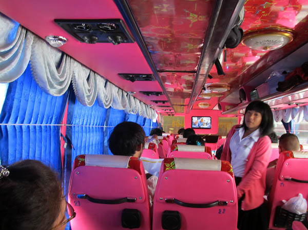 thai bus.jpg
