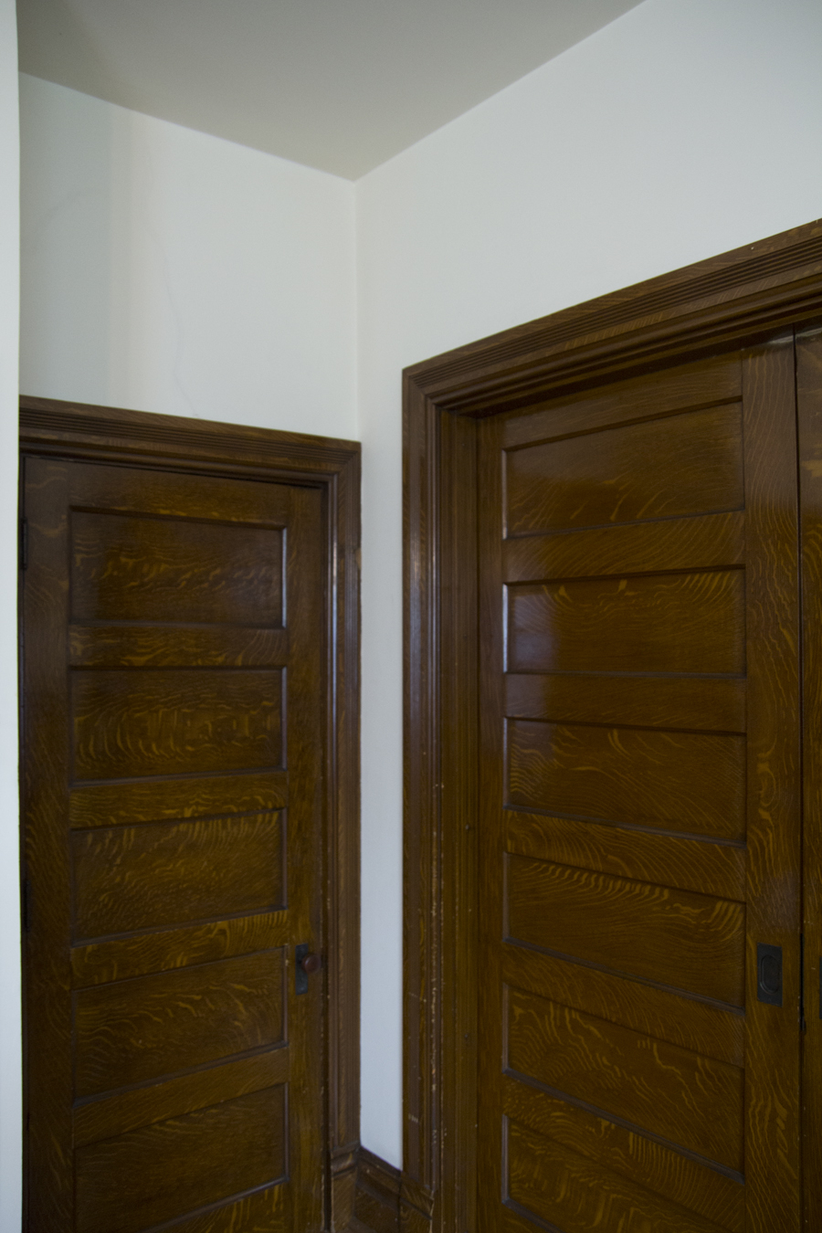 Diningroom: Original faux graining on two doors