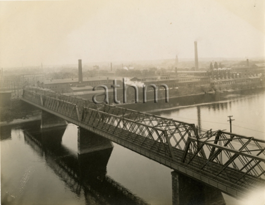 the B&L bridge from the down river side