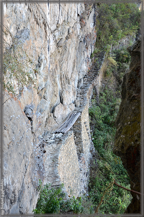 Dizzing view even with the help of rope