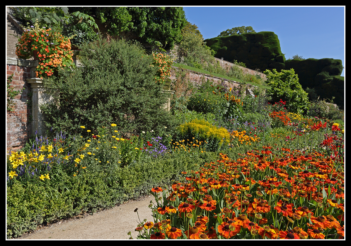 Powis Castle border