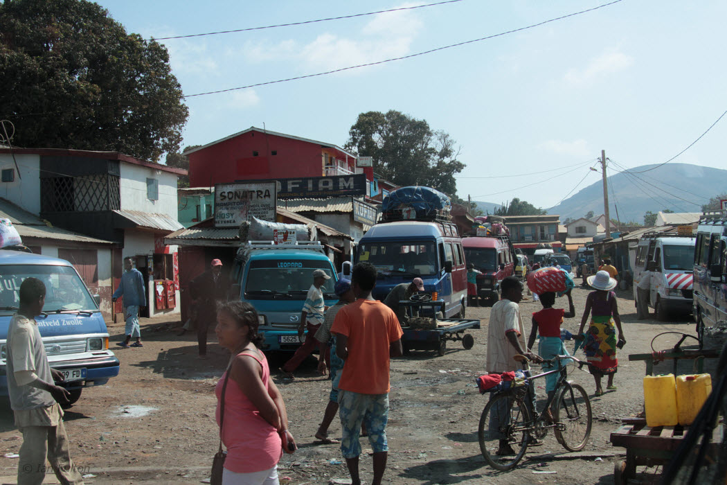 Small town market between Isalo and Fianarantsoa