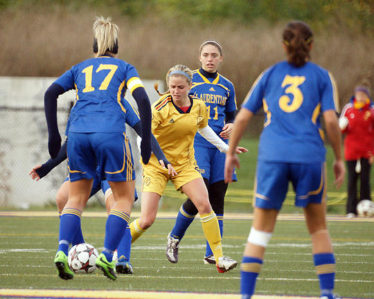 Queens vs Laurentian 00943 copy.jpg