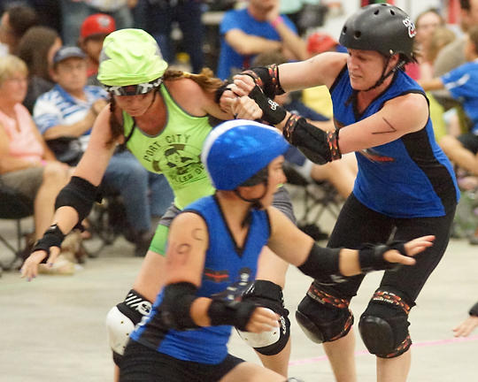 Roller Derby Disloyalists vs Breakwater Bombshells 04591 copy.jpg