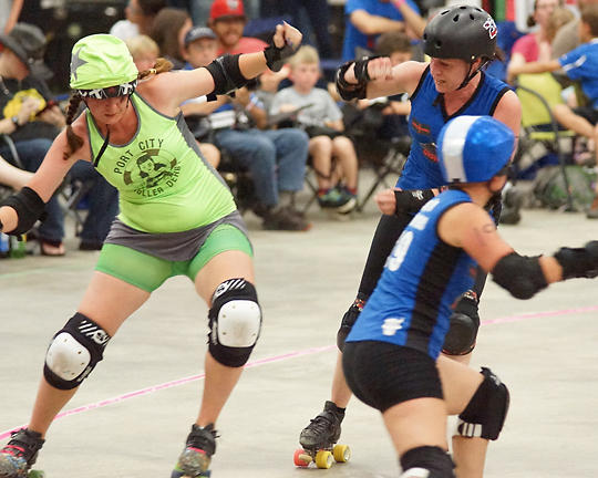 Roller Derby Disloyalists vs Breakwater Bombshells 04593 copy.jpg