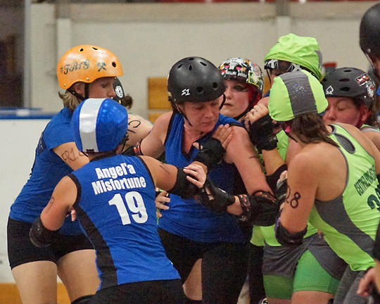 Roller Derby Disloyalists vs Breakwater Bombshells 04617 copy.jpg