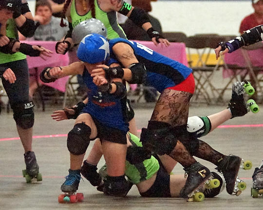 Roller Derby Disloyalists vs Breakwater Bombshells 04853 copy.jpg