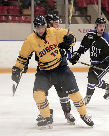Queens vs UOIT 7667 copy.jpg
