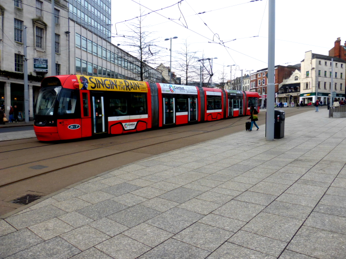 208 (2014) Bombardier Incentros AT65 leaving Old Market Square